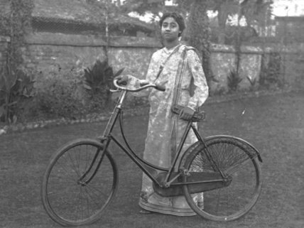 A woman in Bombay in the early 1900s photographed by Geraldine Forbes